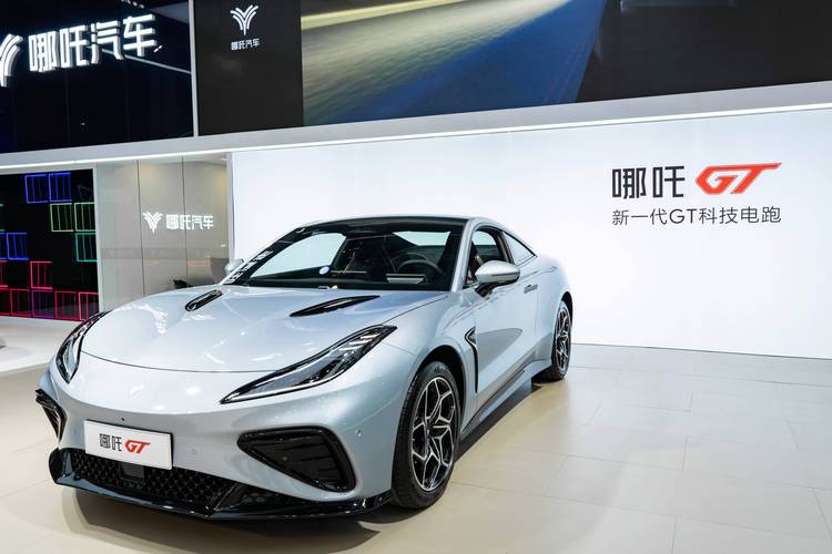 惠州269哪吒汽车在智能汽车领域的表现，领途汽车在新能源汽车市场中的影响力